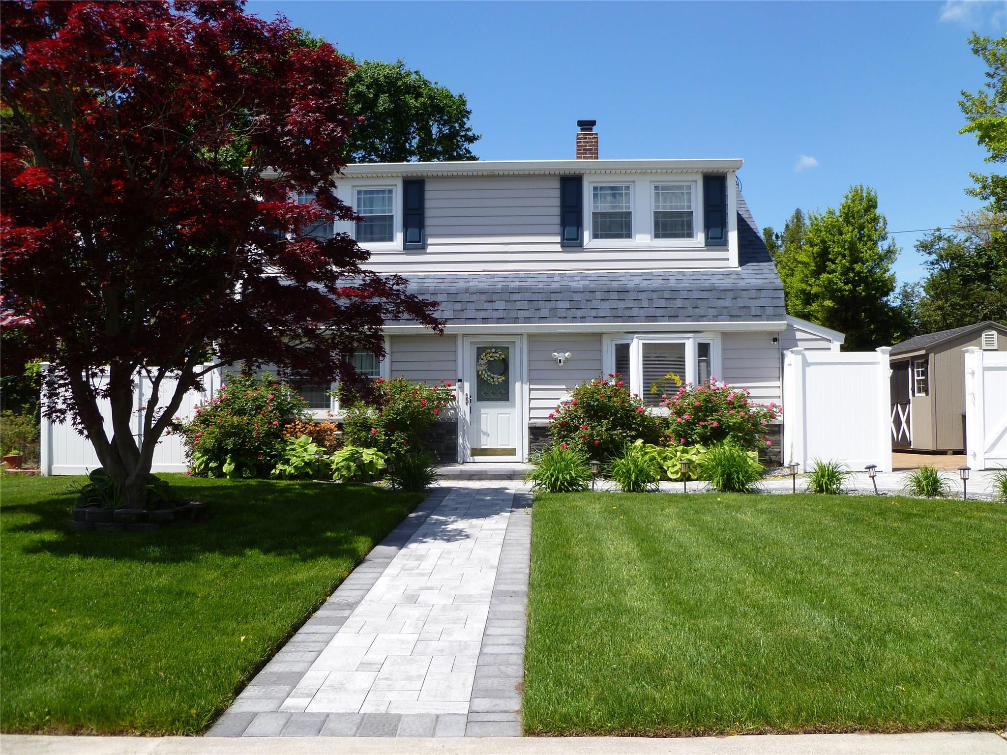 28 Crabtree Lane, Levittown, New York image 1