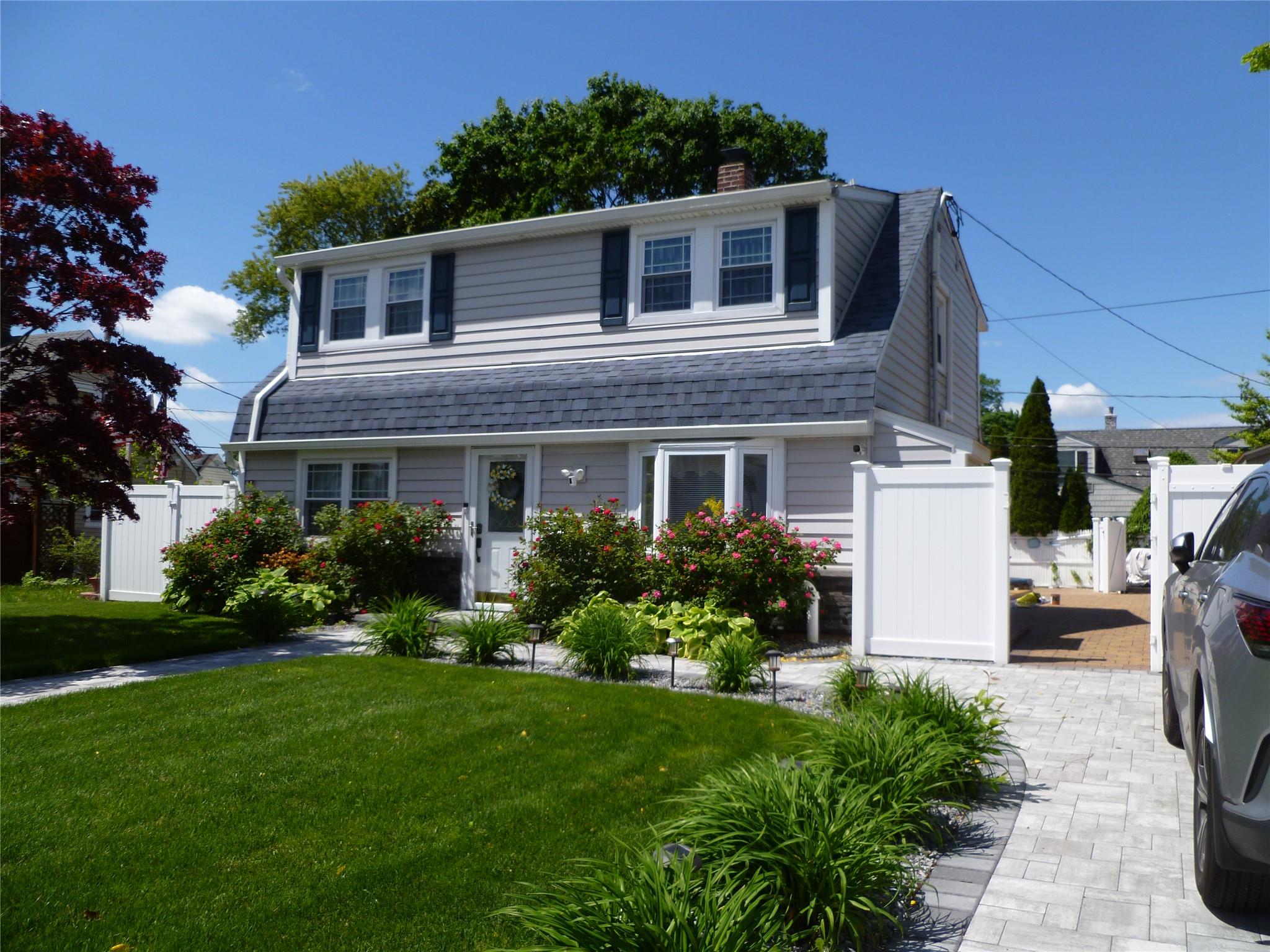 28 Crabtree Lane, Levittown, New York image 19