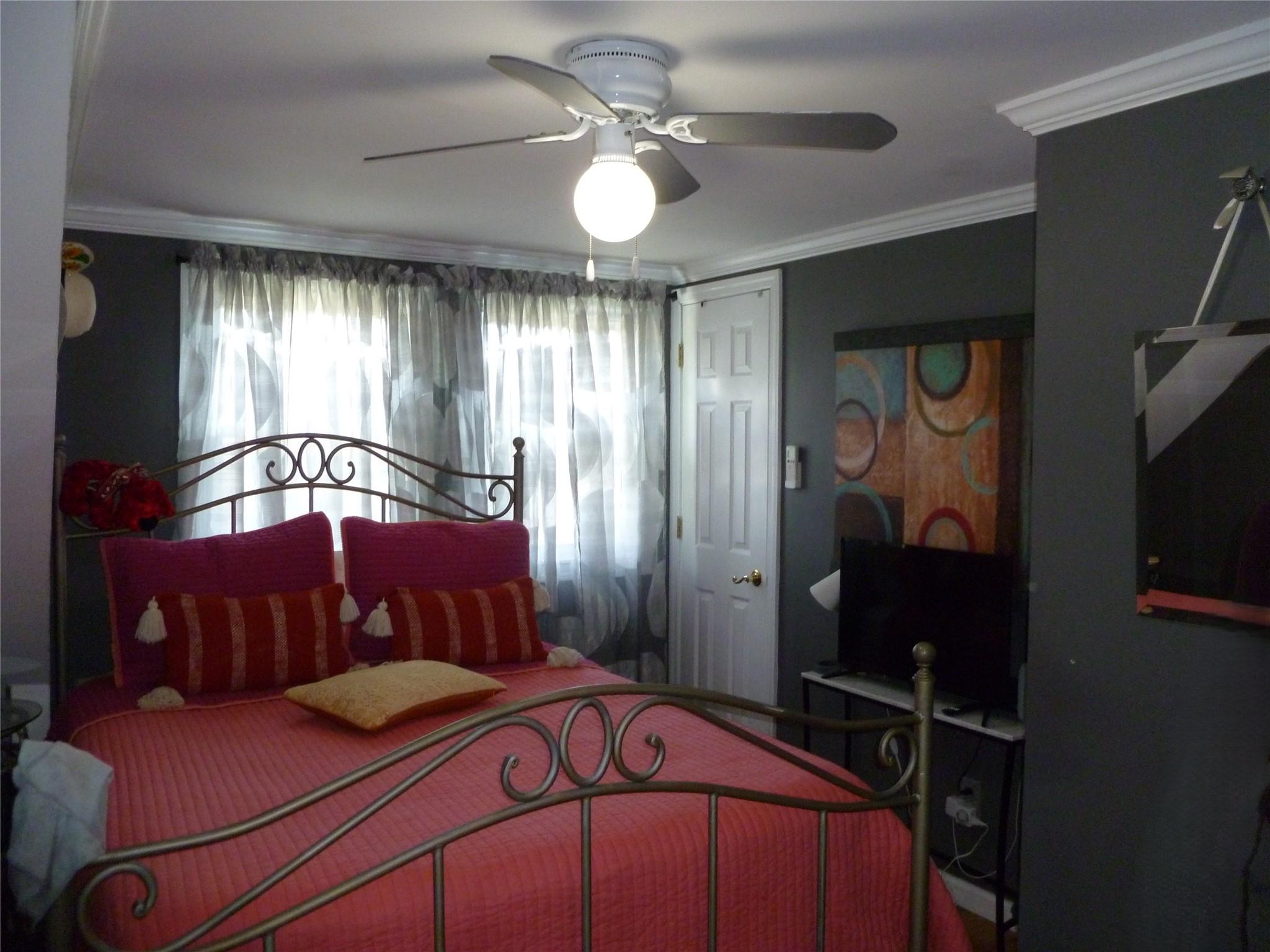 28 Crabtree Lane, Levittown, New York image 11