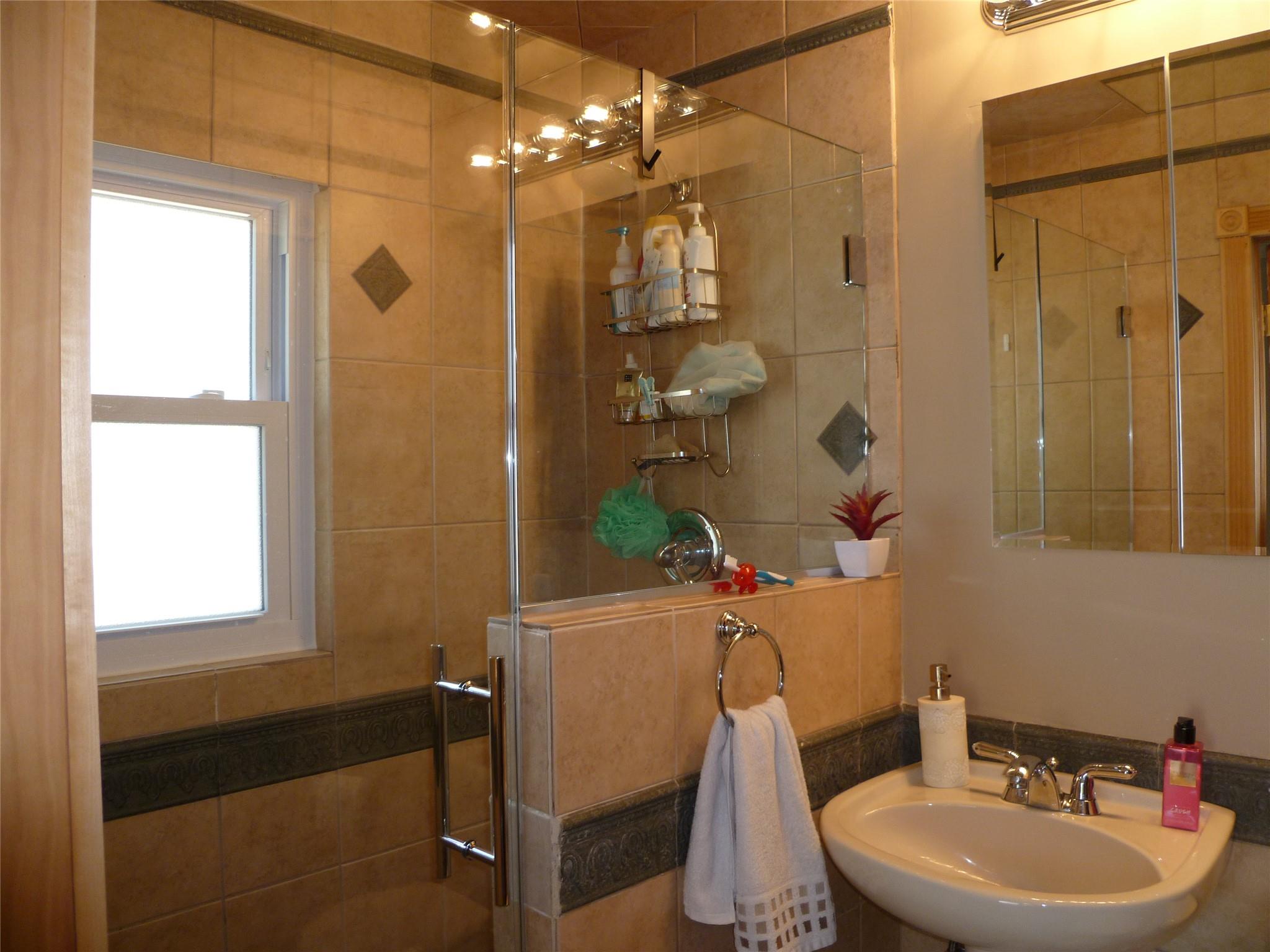 28 Crabtree Lane, Levittown, New York image 16