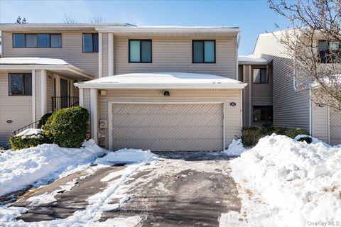 Condo For Sale - 53 Chestnut Lane<br/> Woodbury, NY 11797
