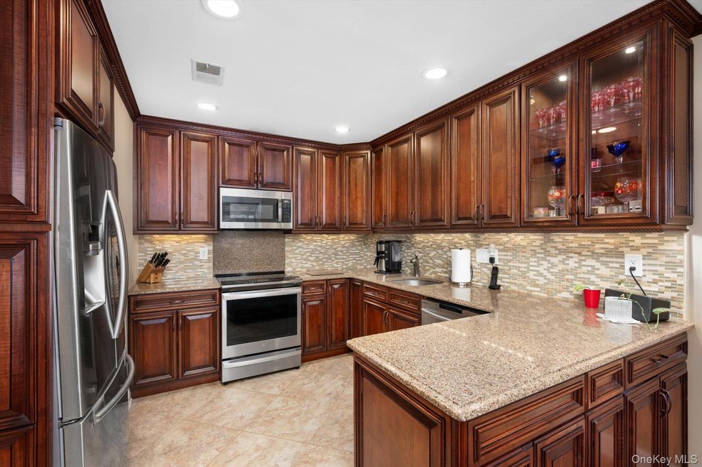 Photo of 53 Chestnut Lane, Woodbury, NY 11797 (MLS # 960597)