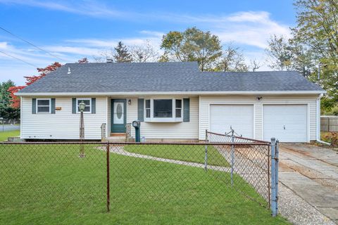 Photo of 441 Macdonald Avenue, Bellport, NY 11713 (MLS # 930969) Photo of 441 Macdonald Avenue, Bellport, NY 11713 (MLS # 930969)