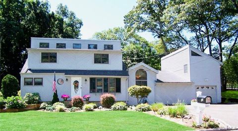 Photo of 30 Linden Lane, Farmingville, NY 11738 (MLS # 831020) Photo of 30 Linden Lane, Farmingville, NY 11738 (MLS # 831020)