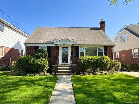 Homes For Sale - 4 Powell Place<br/> New Hyde Park, NY 11040