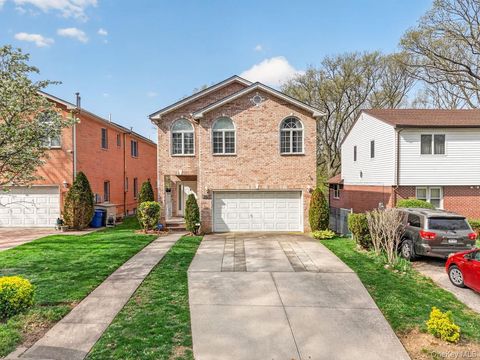Homes For Sale - 7112 242nd Street<br/> Queens County, Little Neck, NY 11362