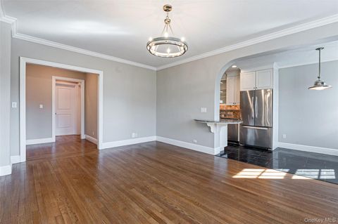 Photo of 26 E Parkway Pkwy #14A, Scarsdale, NY 10583 (MLS # 988553)