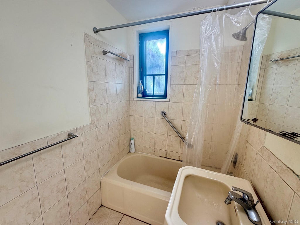 Photo of 2049 McGraw Avenue #6H, Bronx, NY 10462 (MLS # 1053072)