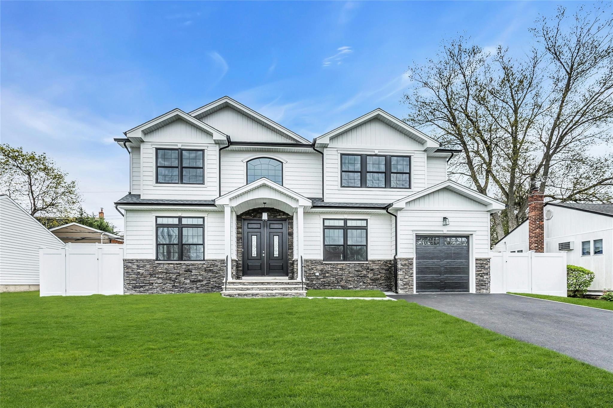 14 Terry Lane, Plainview, New York image 1
