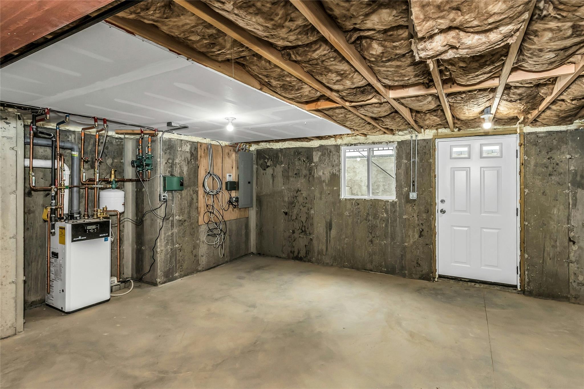 14 Terry Lane, Plainview, New York image 30