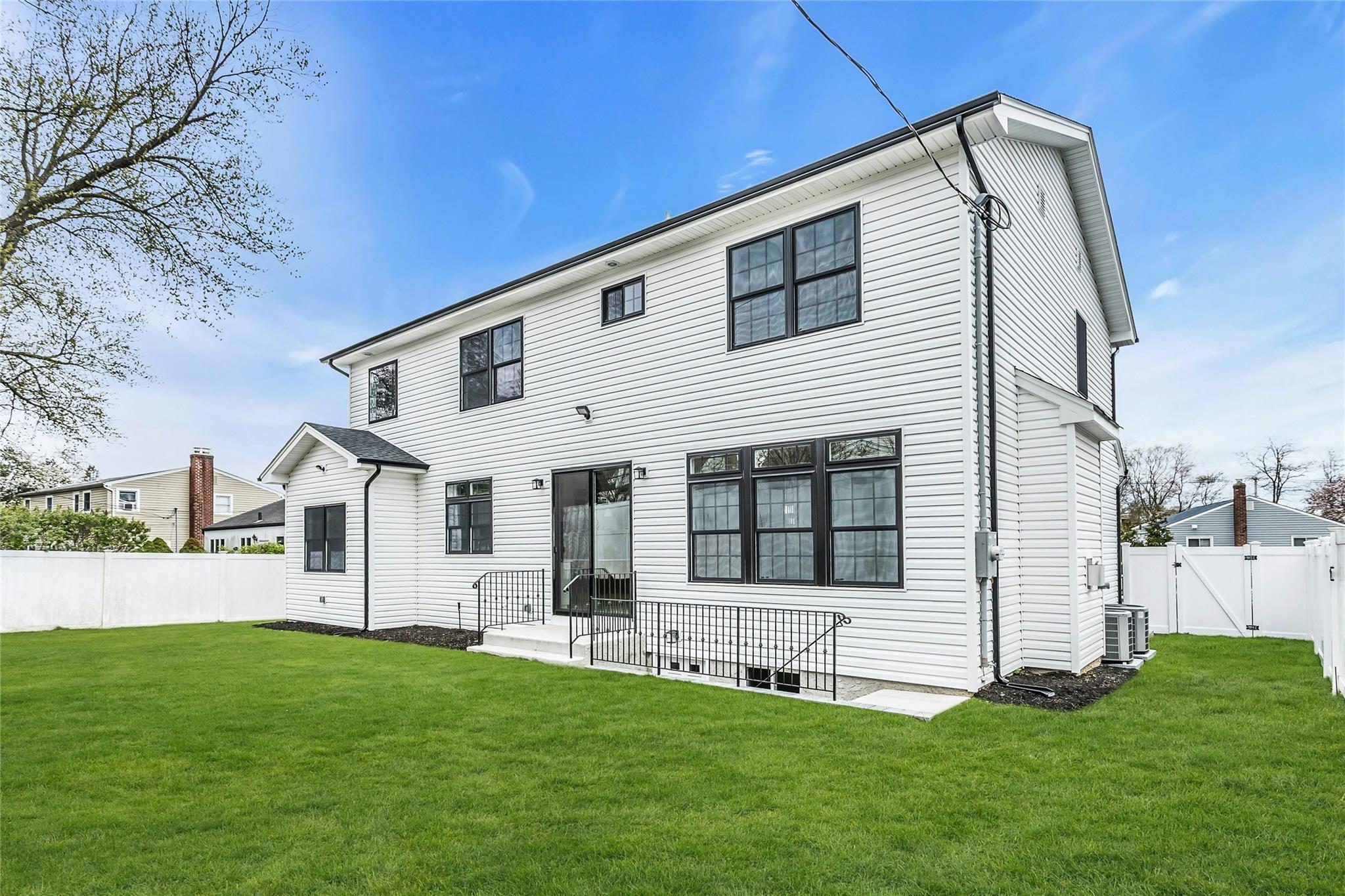 14 Terry Lane, Plainview, New York image 32