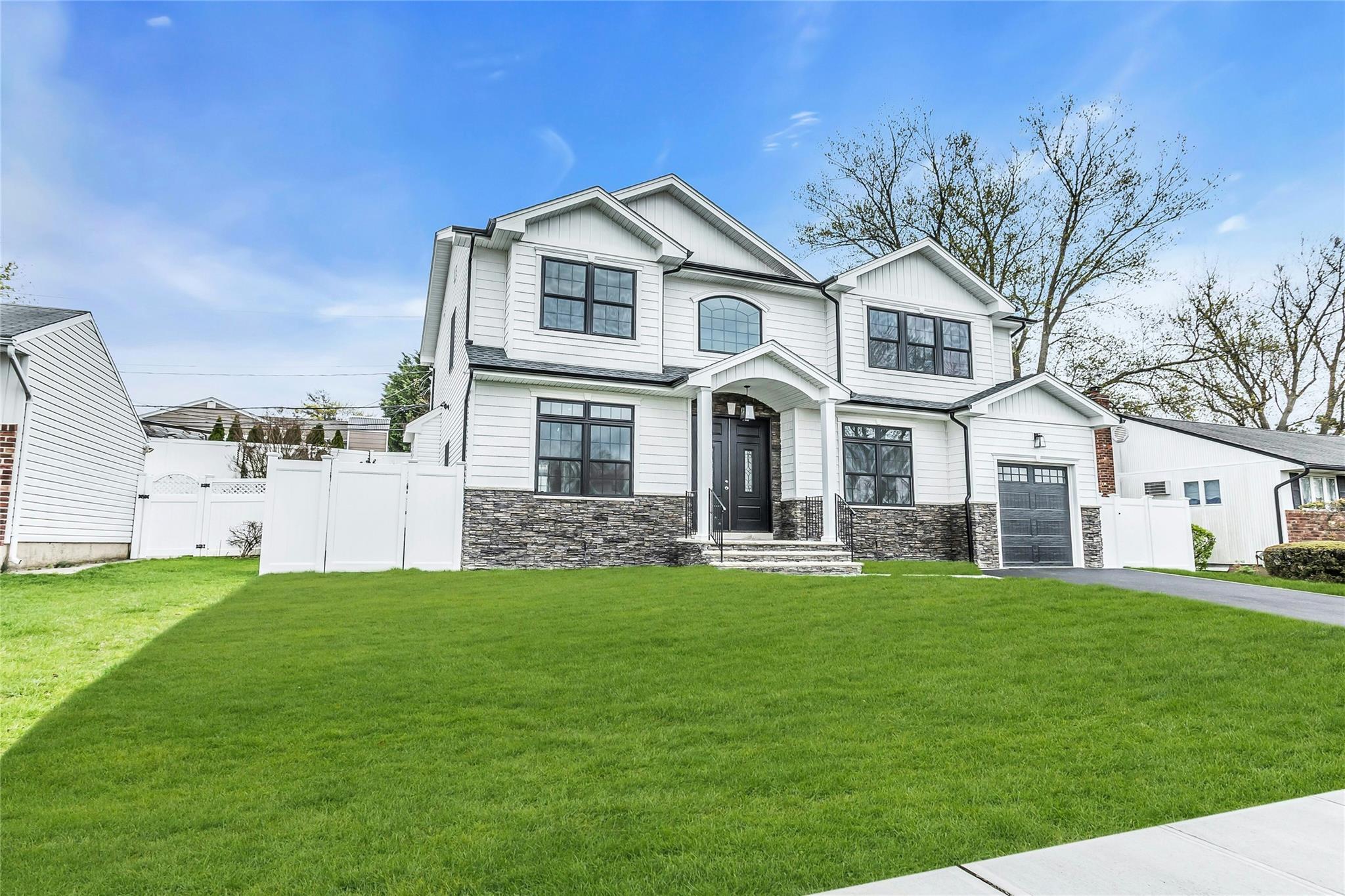 14 Terry Lane, Plainview, New York image 3
