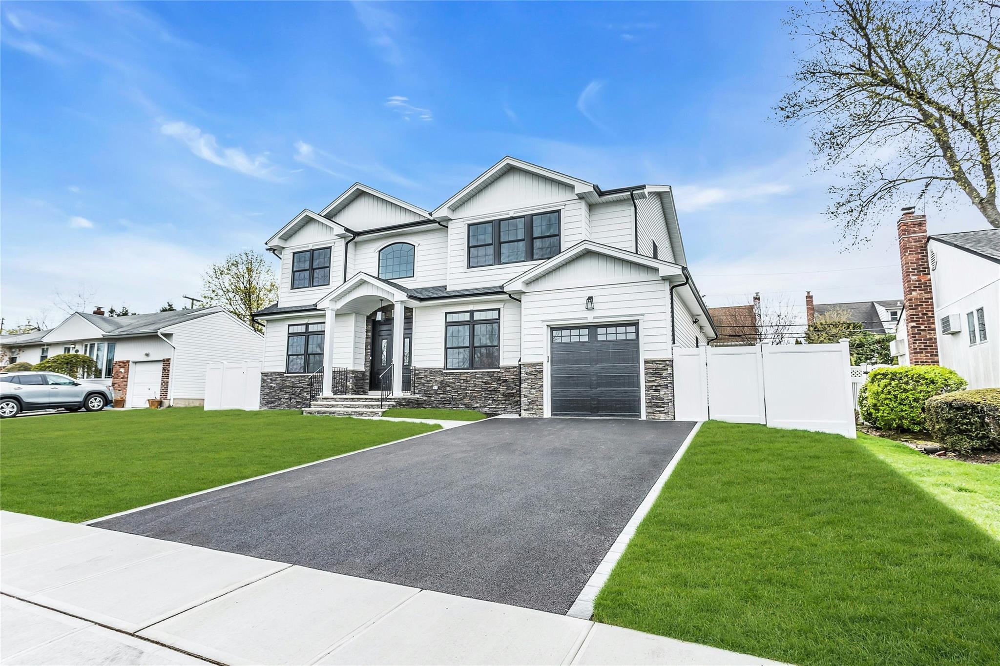 14 Terry Lane, Plainview, New York image 2