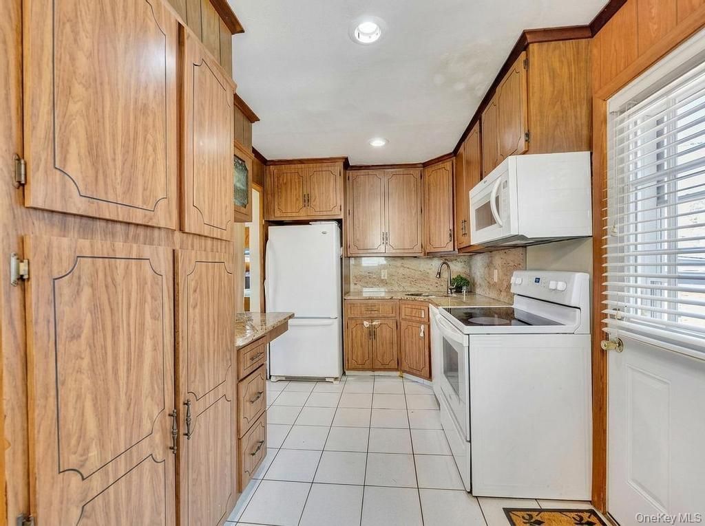 Photo of 190 Sylvester Street, Westbury, NY 11590 (MLS # 1001608)
