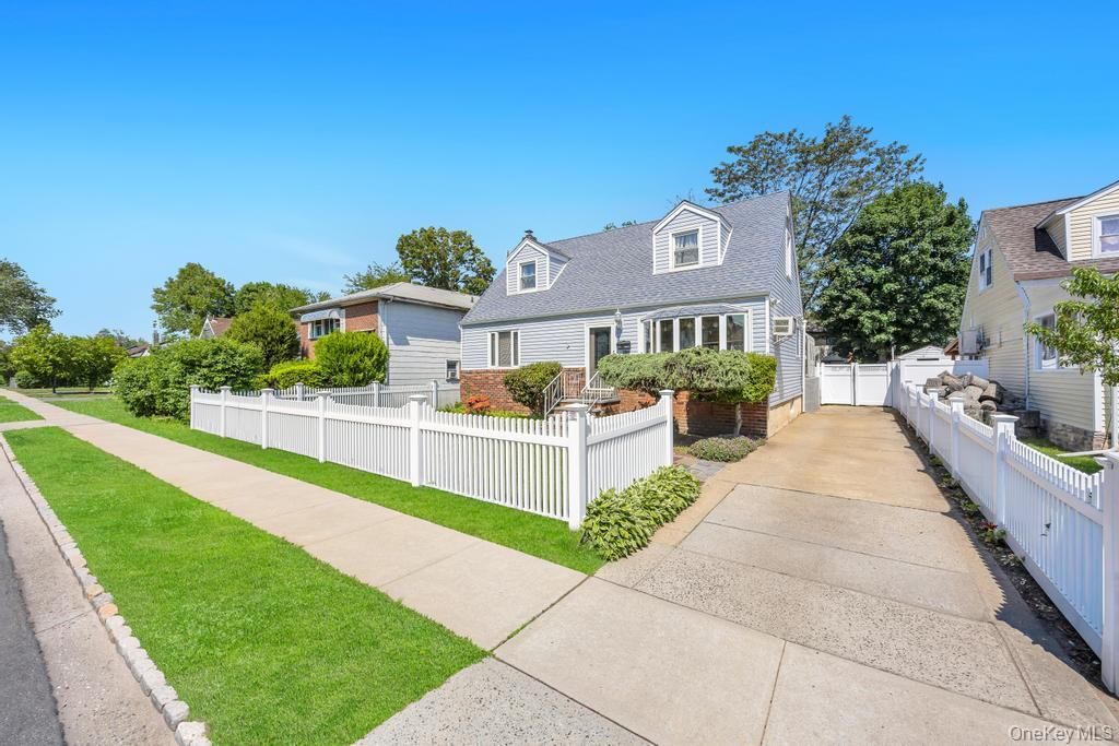 Photo of 190 Sylvester Street, Westbury, NY 11590 (MLS # 1001608)