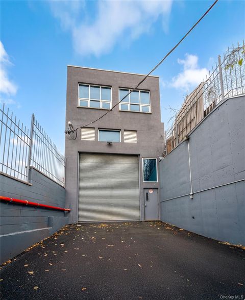 16 Concord PI Staten Island NY 10304