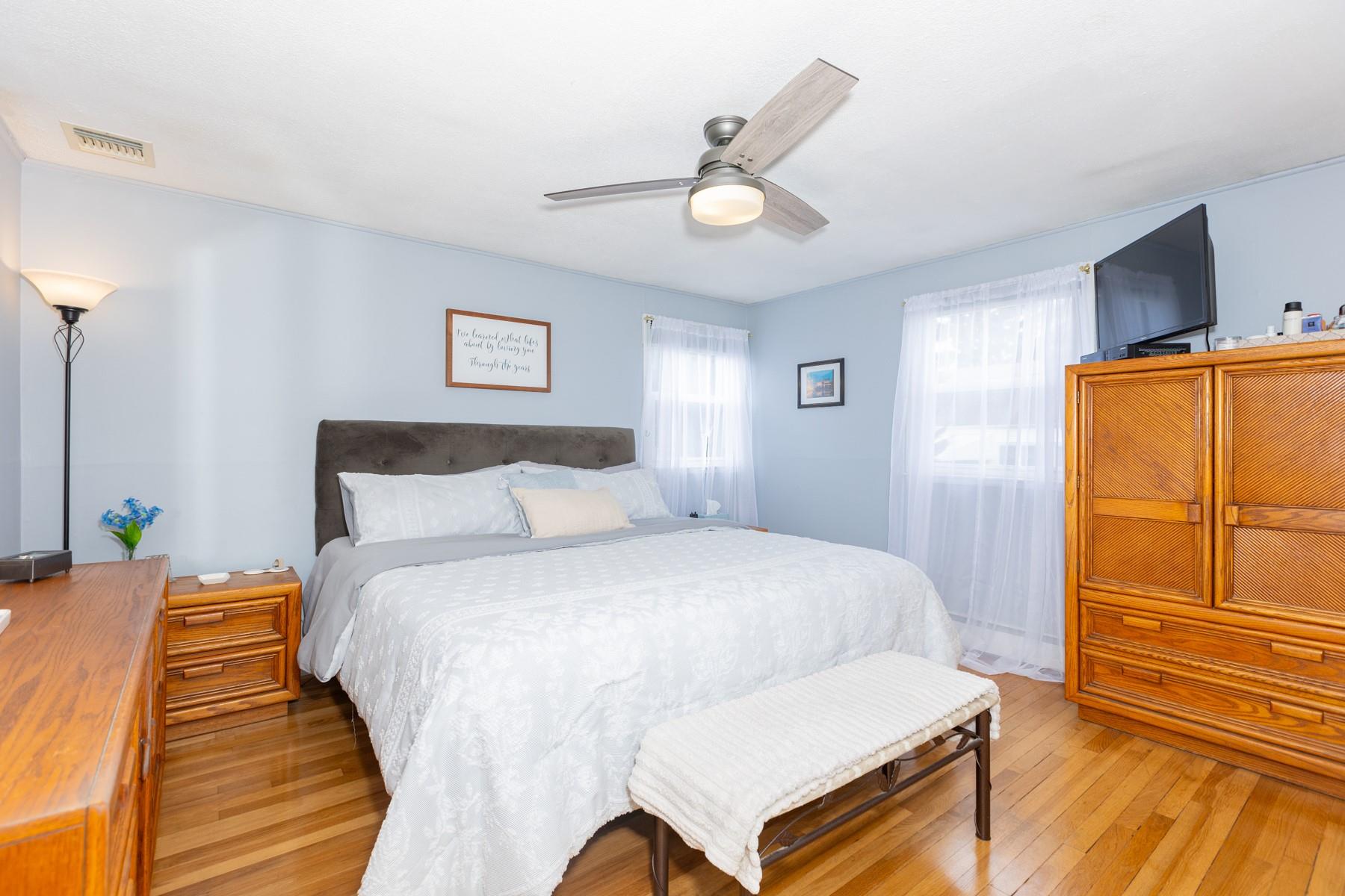 530 Goodrich Avenue, North Babylon, New York image 17