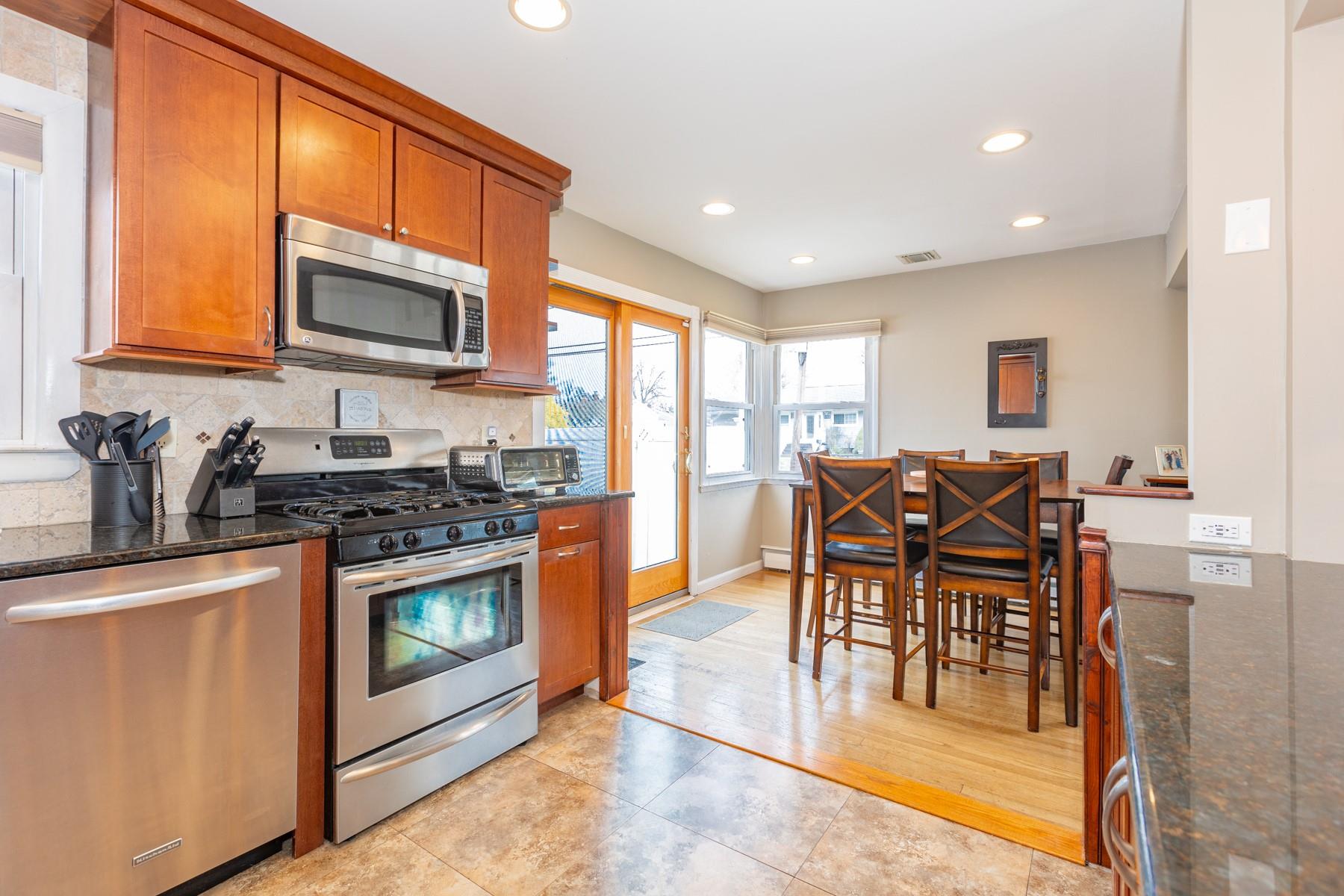 530 Goodrich Avenue, North Babylon, New York image 8