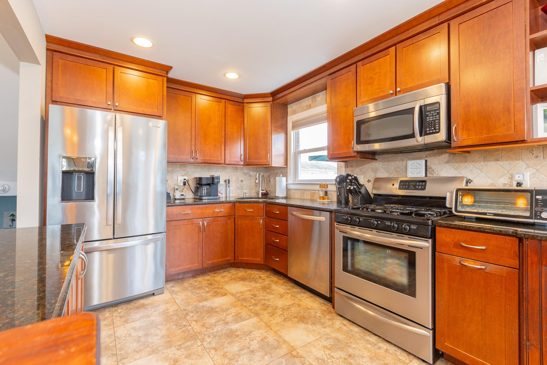 530 Goodrich Avenue, North Babylon, New York image 5
