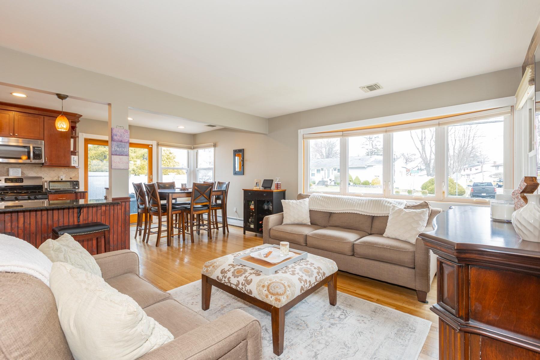 530 Goodrich Avenue, North Babylon, New York image 4