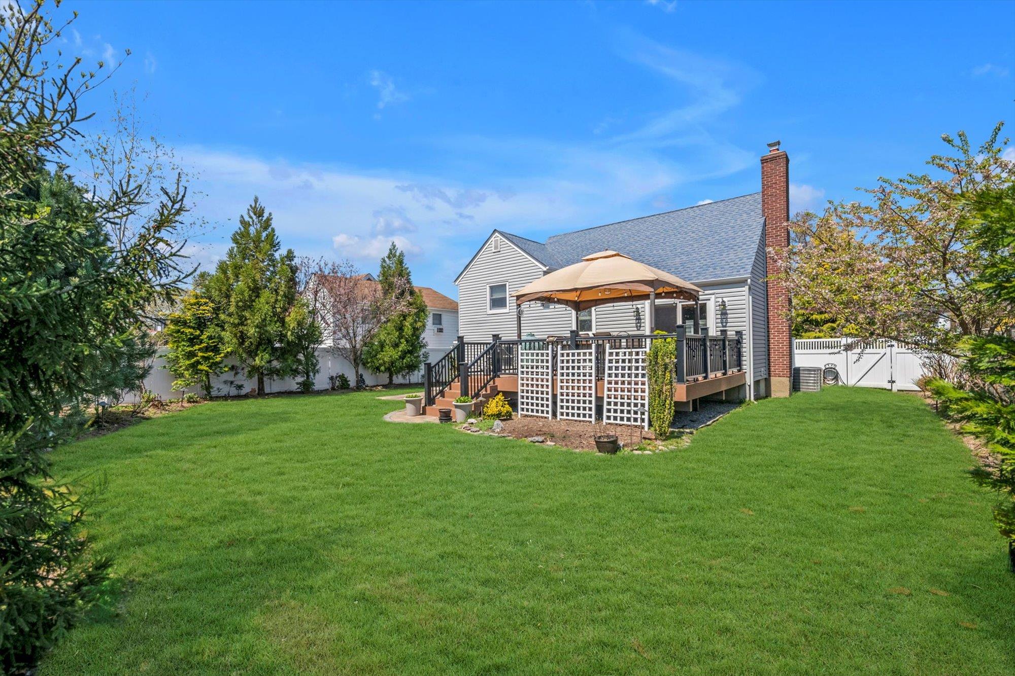 47 Parkview Circle, Bethpage, New York image 24