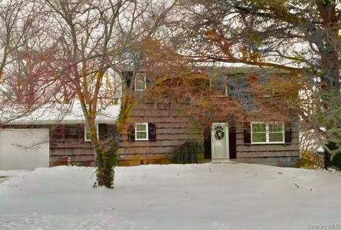 Photo of 16 Ave J, Ronkonkoma, NY 11779 (MLS # 955903)