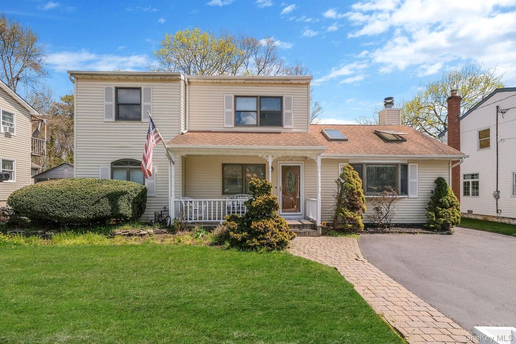 Photo of 97 N Clinton Avenue, Patchogue, NY 11772 (MLS # 987581)