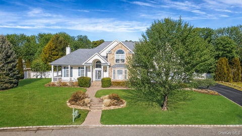 Homes For Sale - 3 Crossfield Court<br/> Shoreham, NY 11786