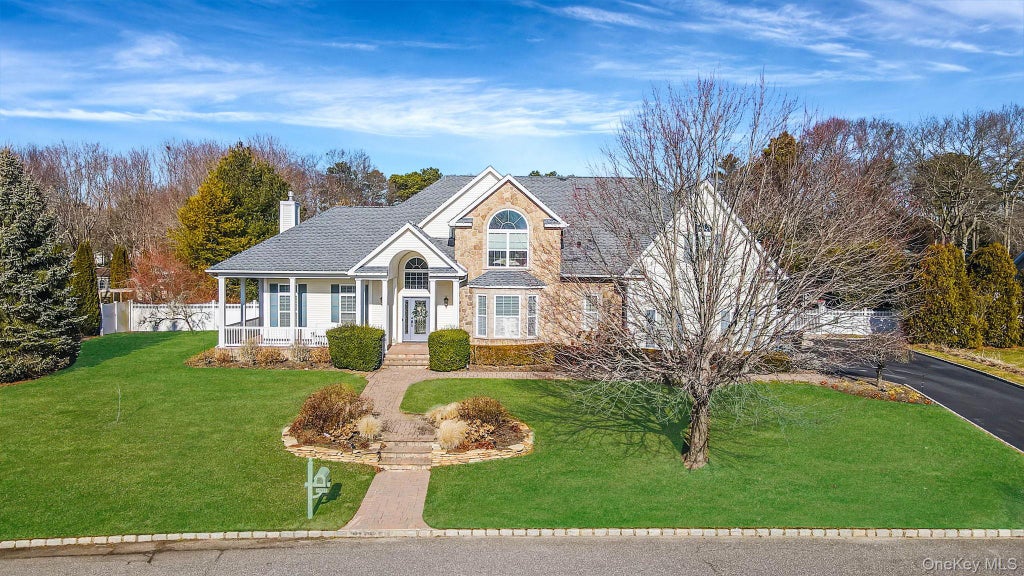 Photo of 3 Crossfield Court, Shoreham, NY 11786 (MLS # 1042218)
