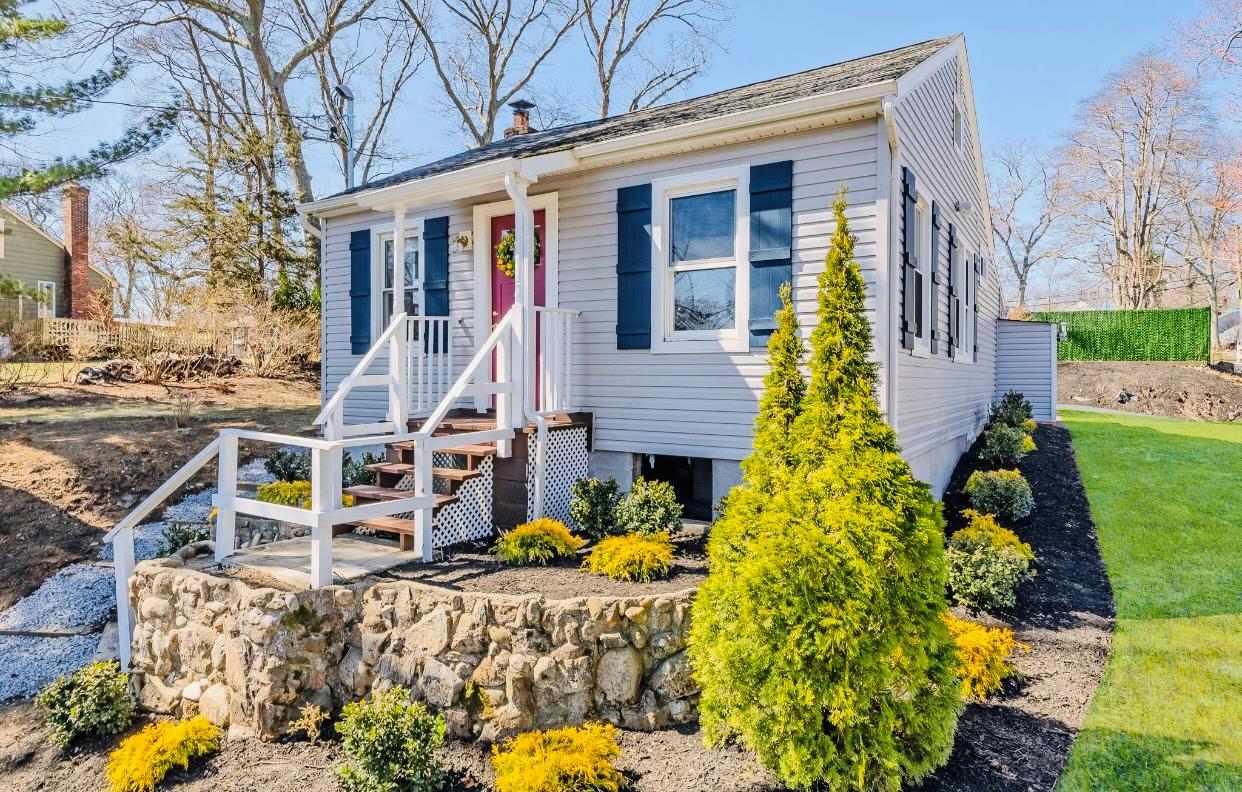 32 N Oxalis Road, Rocky Point, New York image 1
