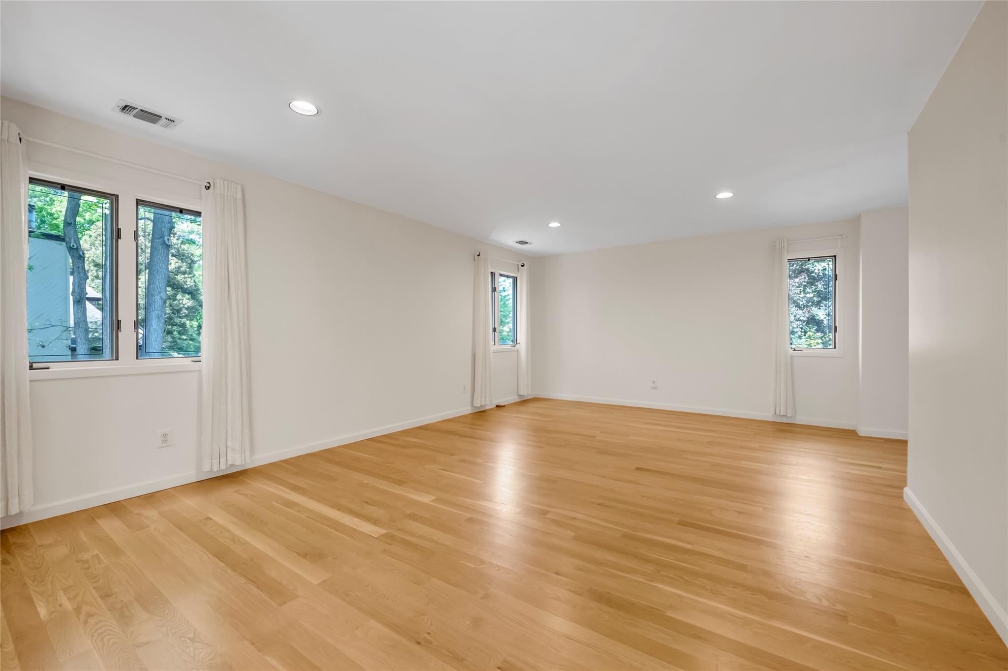 8 Bolton Drive, Manhasset, New York image 12