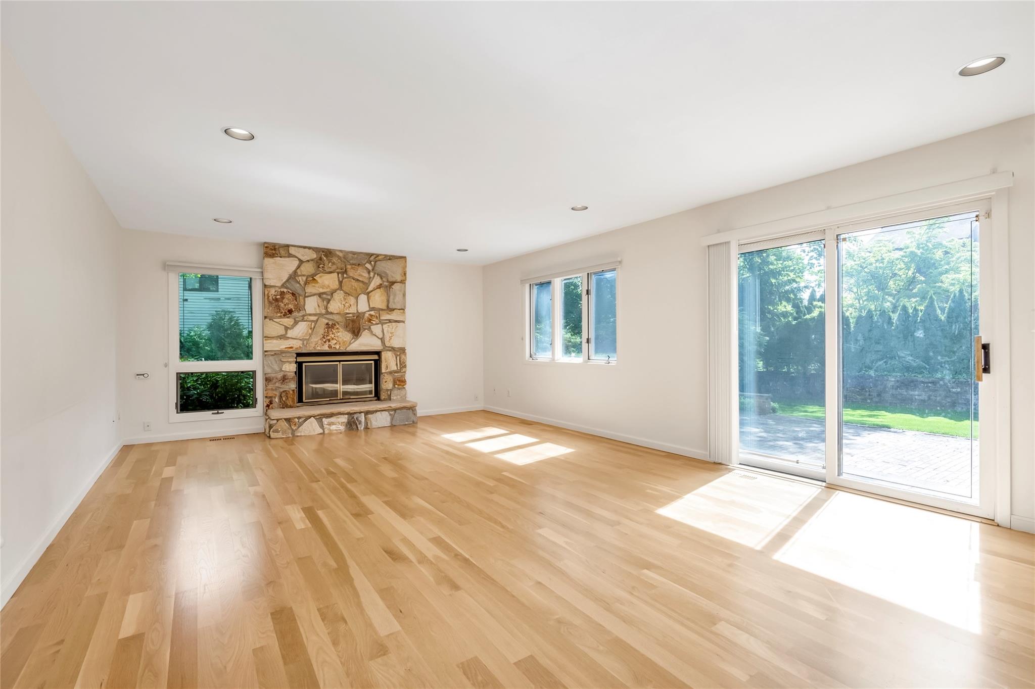 8 Bolton Drive, Manhasset, New York image 9