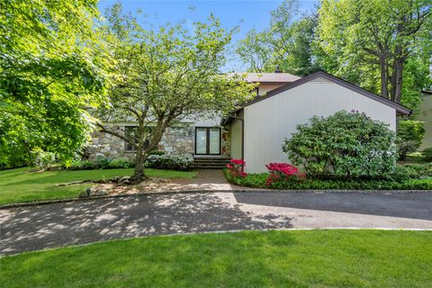 8 Bolton Drive Manhasset NY 11030