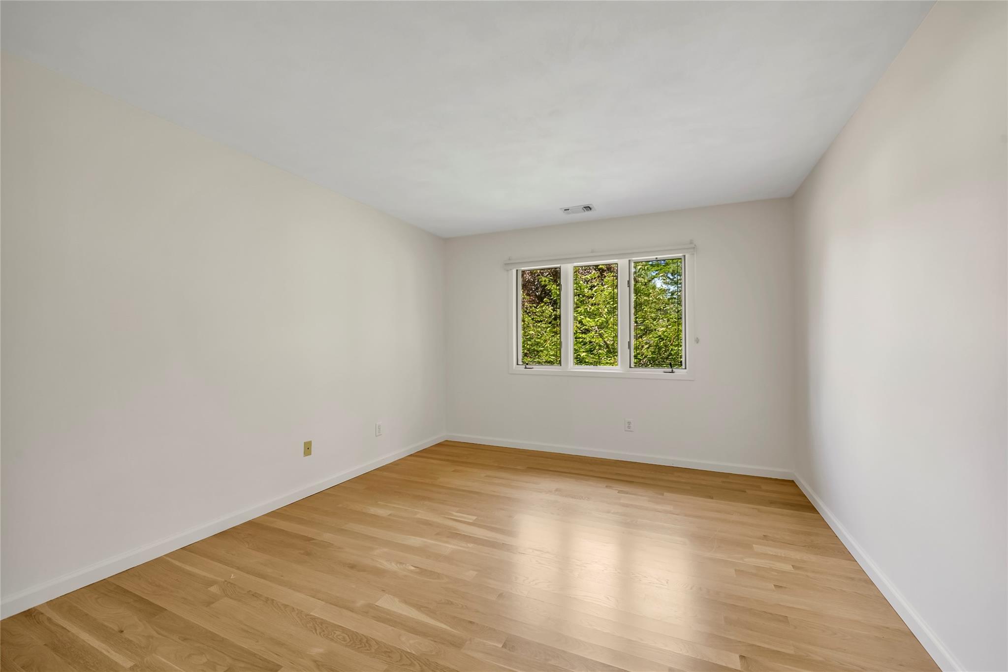 8 Bolton Drive, Manhasset, New York image 17