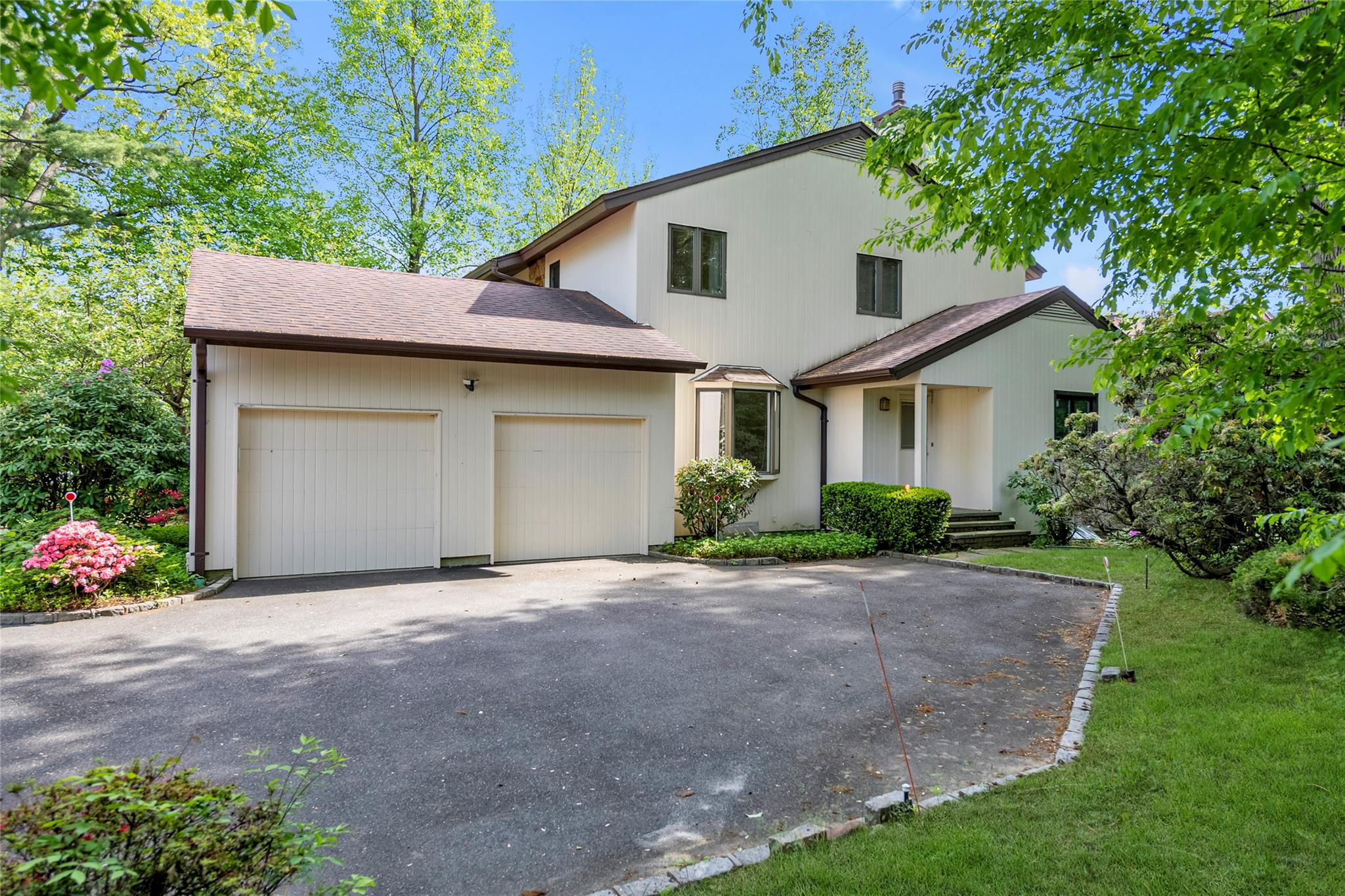 8 Bolton Drive, Manhasset, New York image 25
