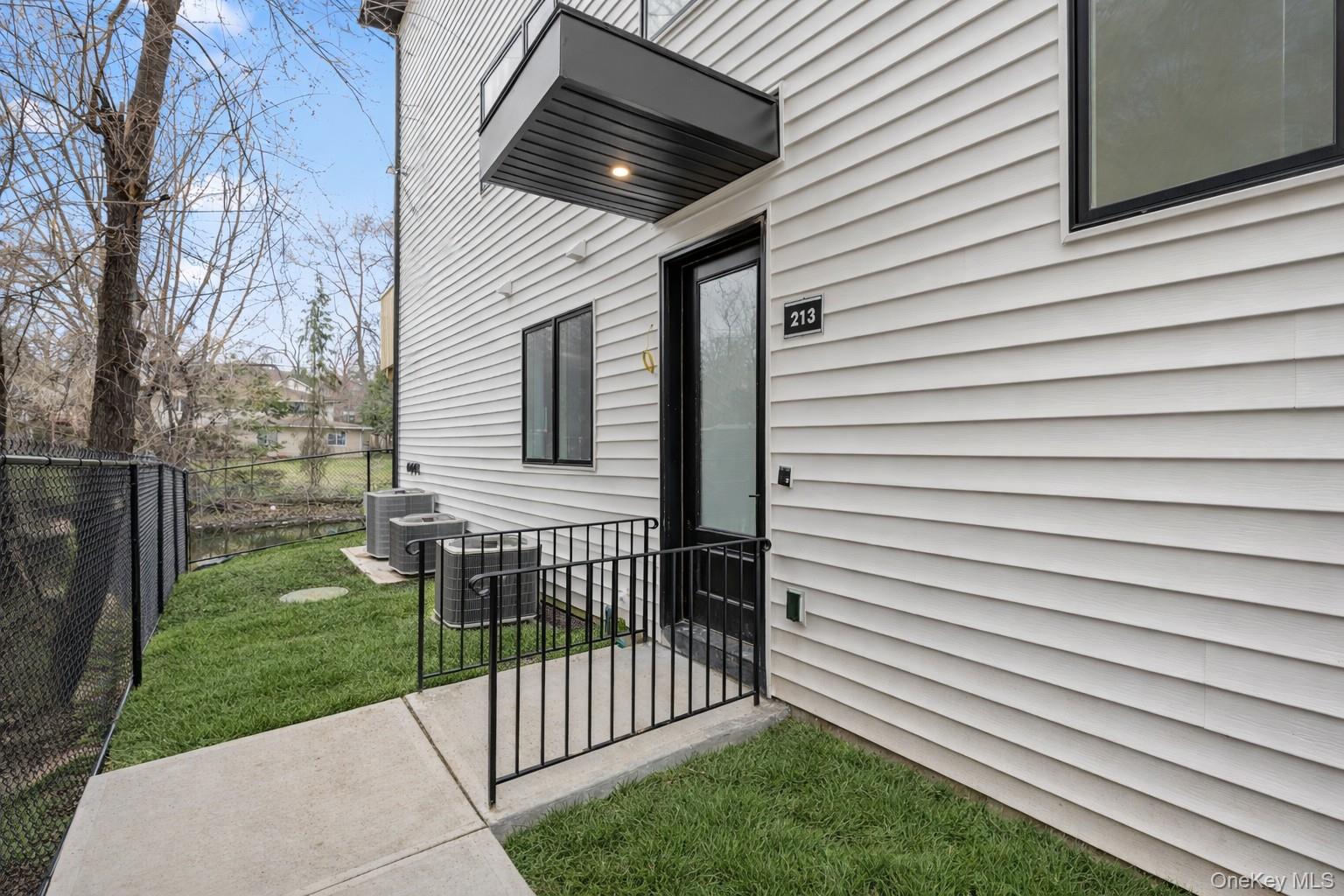 13 Warren Court 212