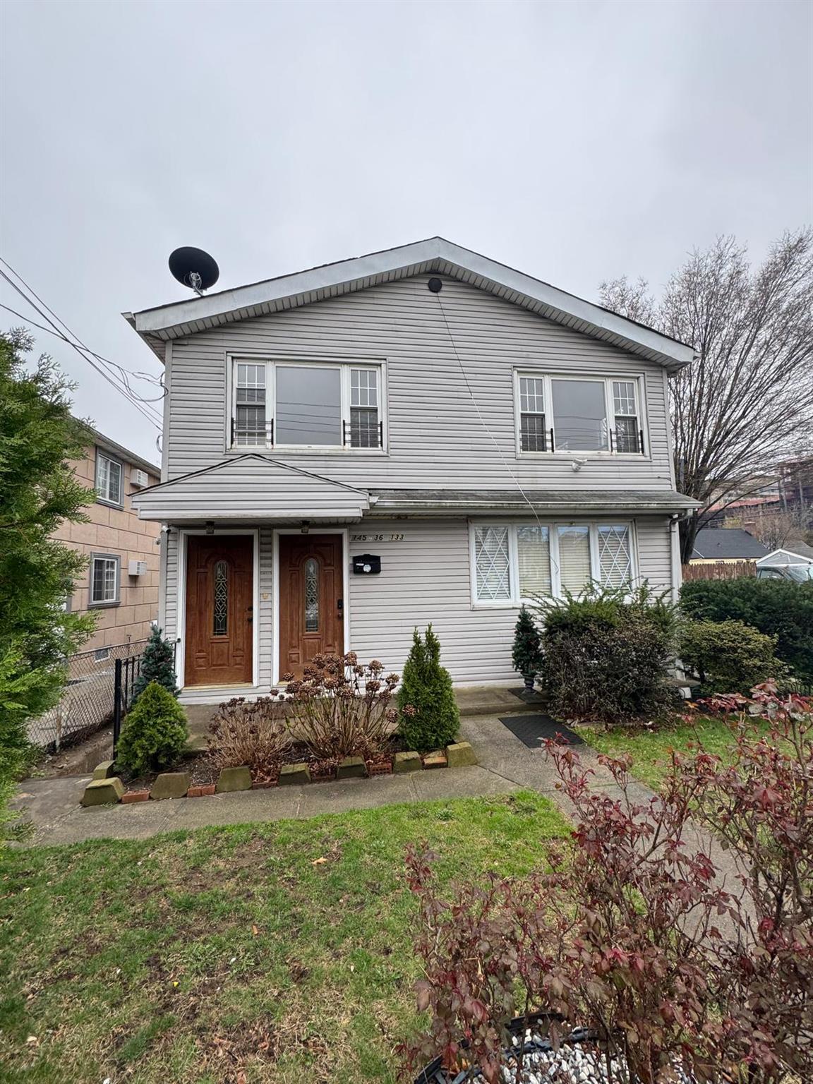 Rental Property at 133rd Avenue, Jamaica, Queens, NY - Bedrooms: 3 
Bathrooms: 2 
Rooms: 6  - $2,750 MO.