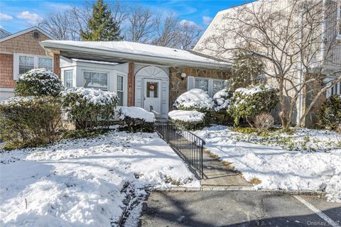 Apartment For Sale - 51 Hidden Ridge Drive<br/> Syosset, NY 11791