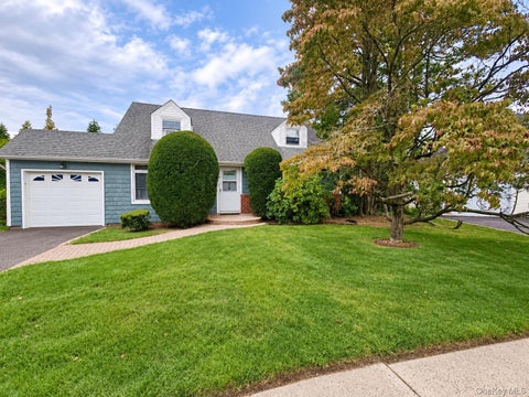 Homes For Sale - 29 Emerson Court<br/> Westbury, NY 11590
