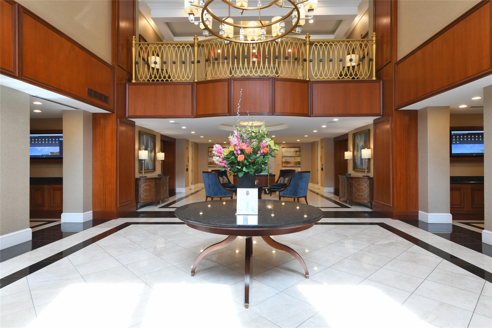 6000 Royal Court 6203