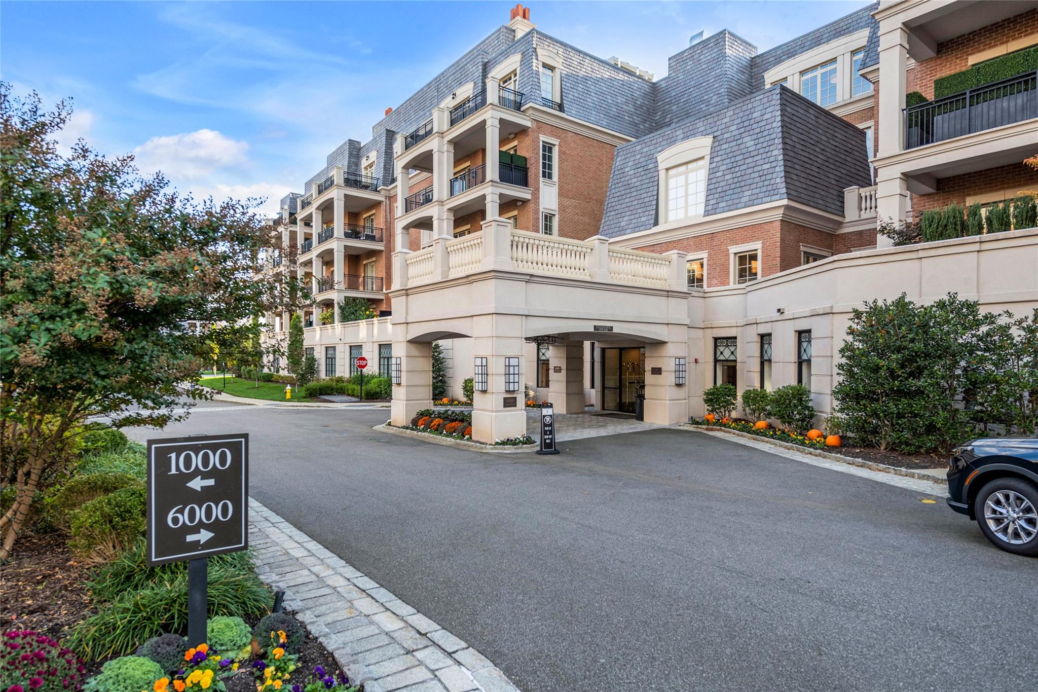 6000 Royal Court 6203