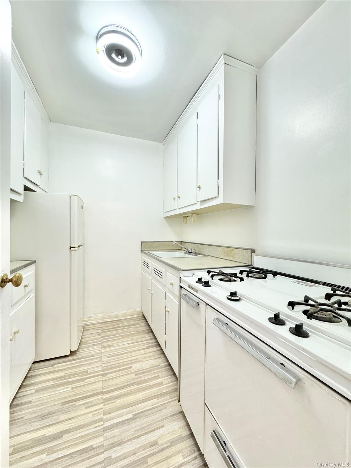 8337 Saint James Avenue Unit 3S