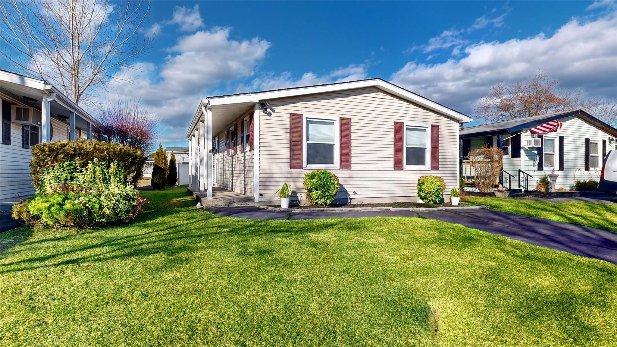 Photo 1 of Village Circle, Manorville, NY, $124,900, Web #: 821669