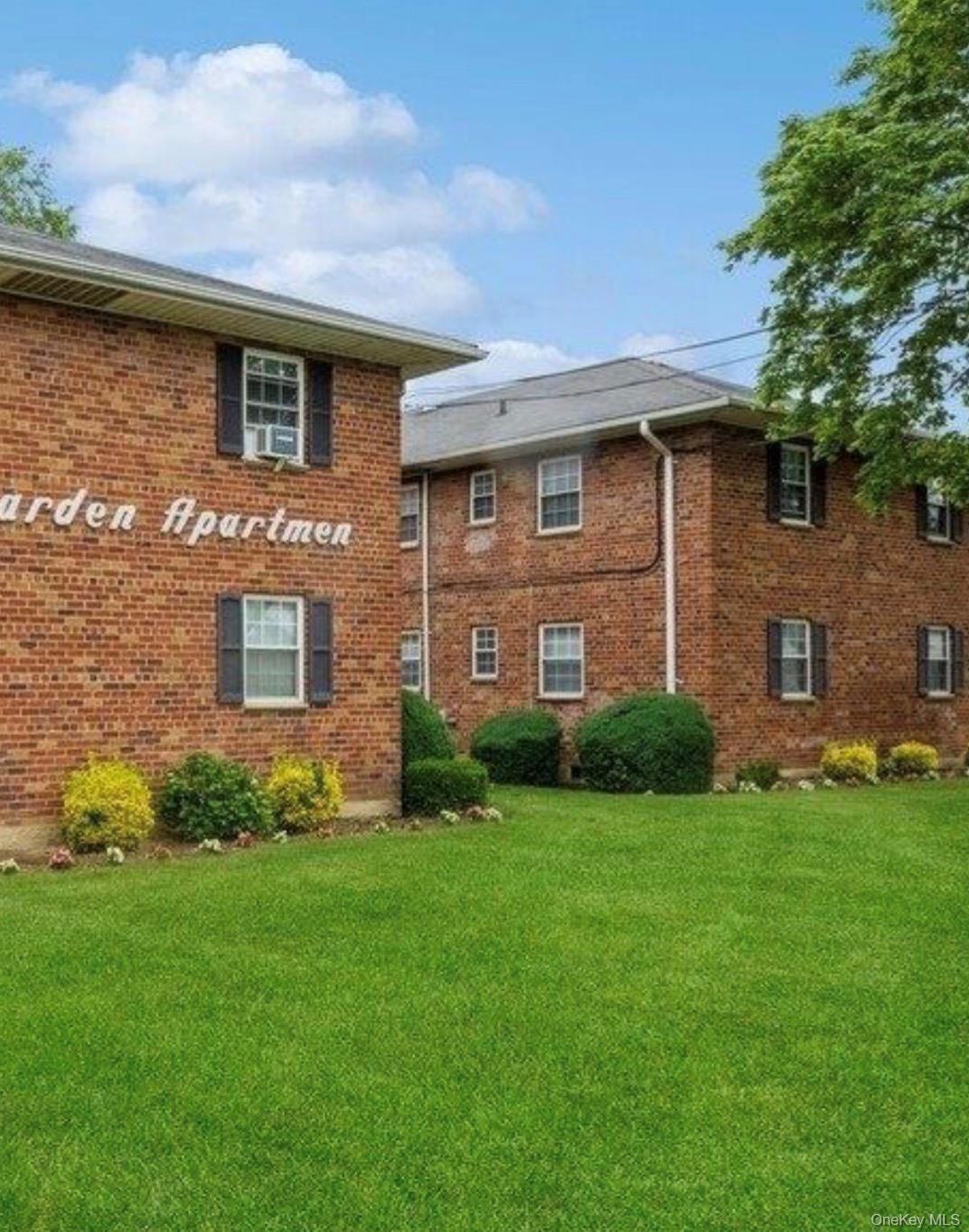 2549 JERUSALEM Avenue 2R - Photo 2