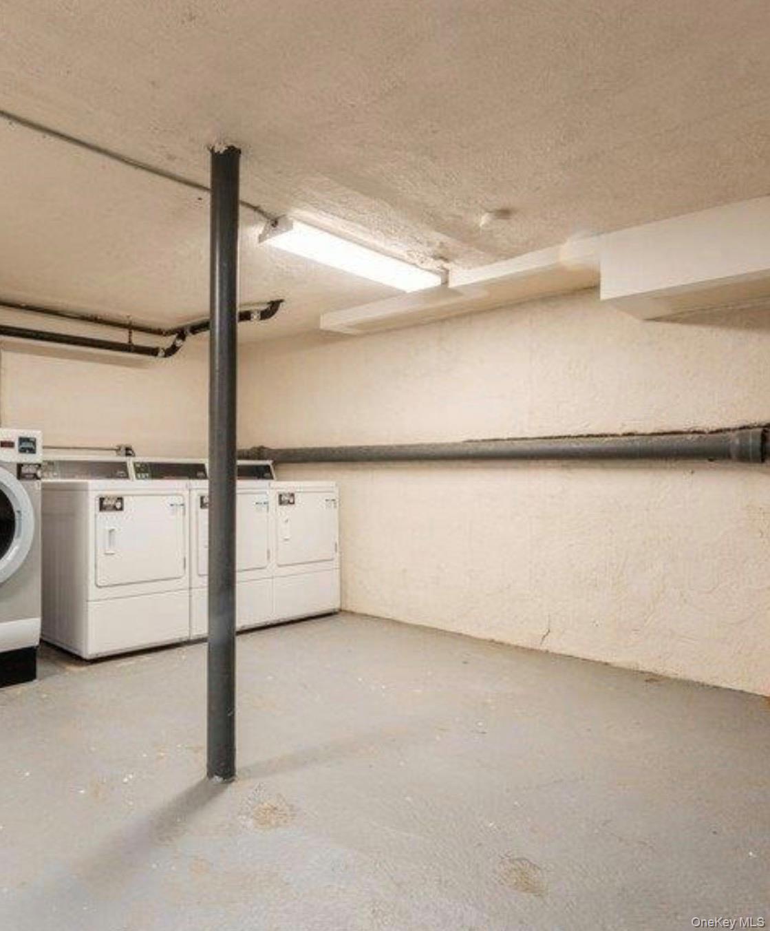 2549 JERUSALEM Avenue 2R - Photo 4