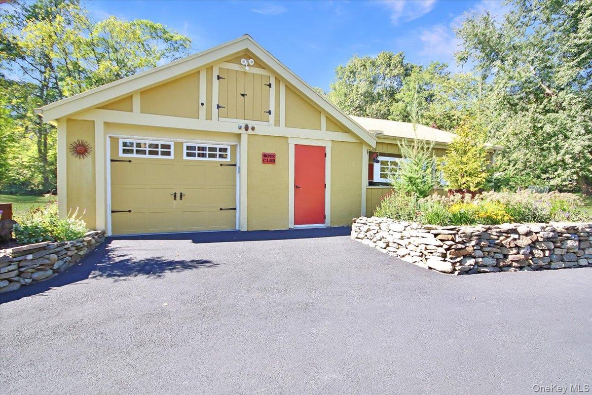 Marlboro, New York 12542, United States, 3 Bedrooms Bedrooms, ,2 BathroomsBathrooms,Residential,Active,227643