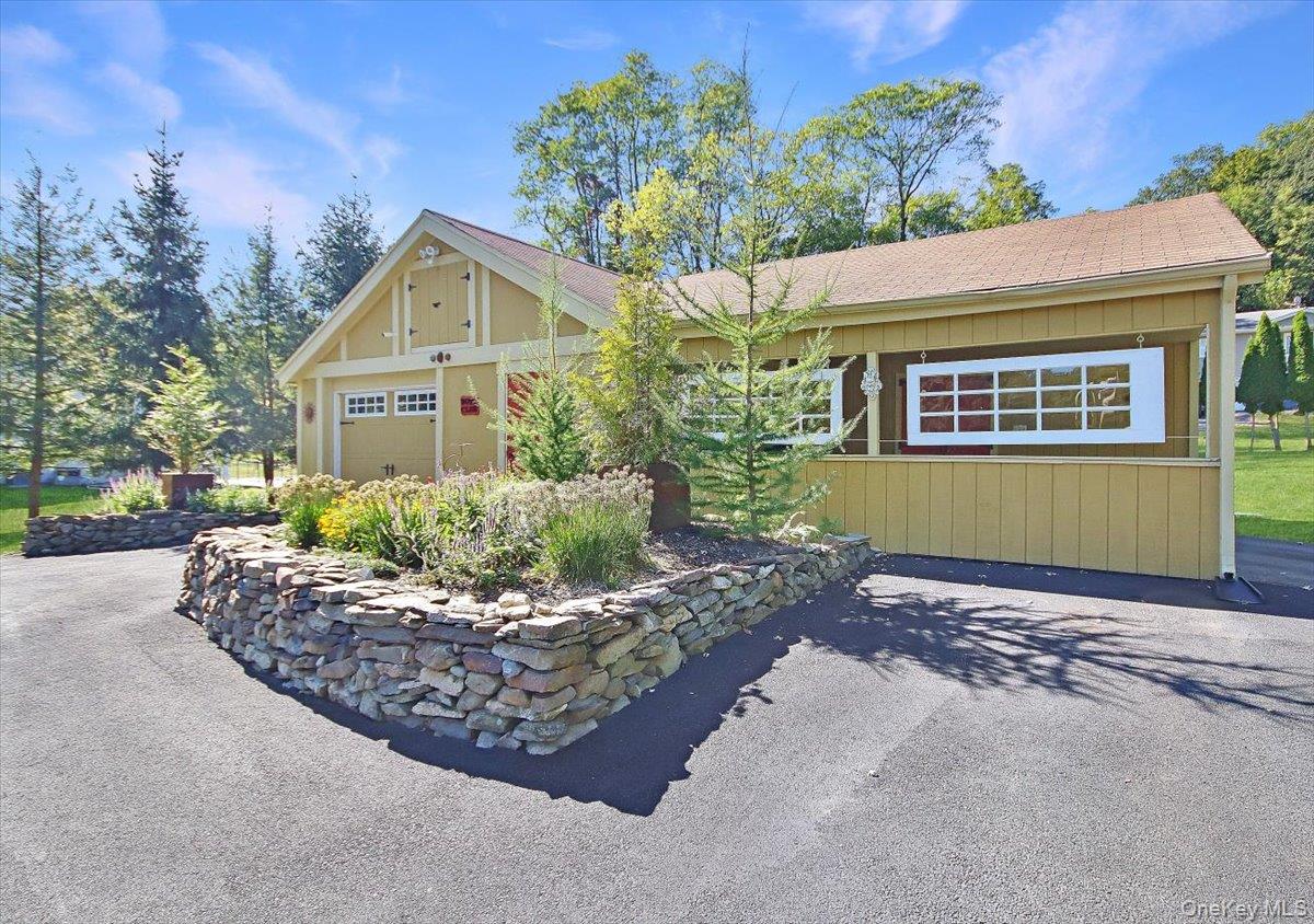 Marlboro, New York 12542, United States, 3 Bedrooms Bedrooms, ,2 BathroomsBathrooms,Residential,Active,227643