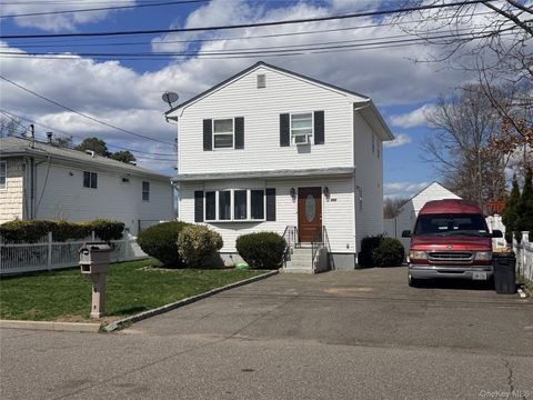 506 48th Street Lindenhurst NY 11757