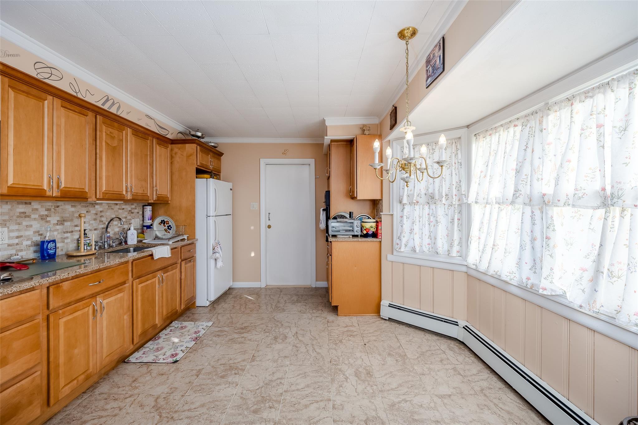 35 Crag Lane Ln, Levittown, New York image 3