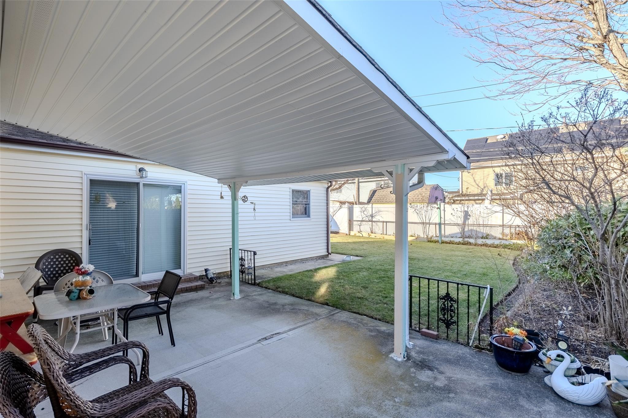 35 Crag Lane Ln, Levittown, New York image 10